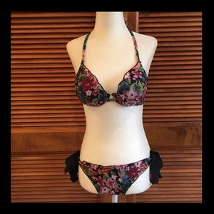 FioreInfiore ❤️MARKDOWN❤️ bikini w/scalloped edges